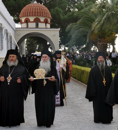 2010funeralarchbishop016